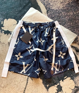 l0uis vuitton 新款老花满logo字母印花条纹拼接 lv短裤男 裤子女