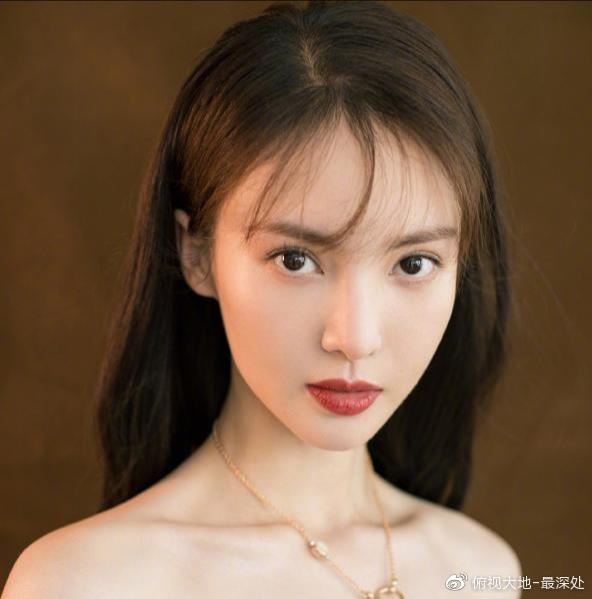 金晨再次被拍到和贾乃亮深夜聚会,两人回到同一酒店过夜疑似同居