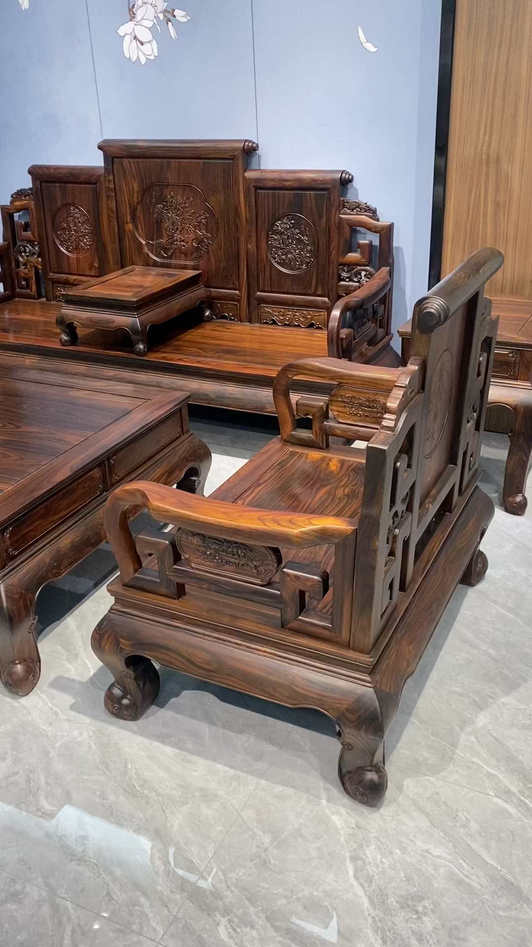 阔叶黄檀家具,做细磨打蜡和清漆工艺,两者实物对比!