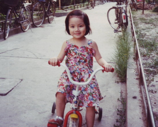 女星罕见童年照曝光,只认出佘诗曼,其他明星变化太大_小时候