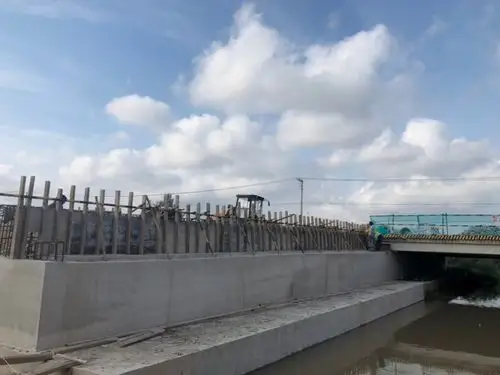 二号桥南幅桥0#台帽模板安装