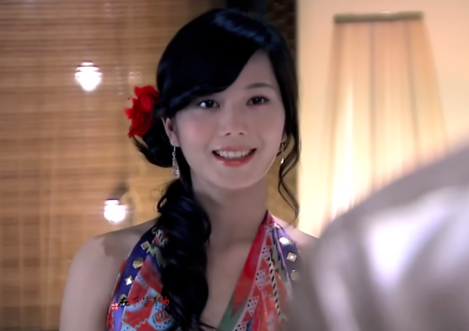 谁看出来她是《一起来看流星雨》里的于馨老师.