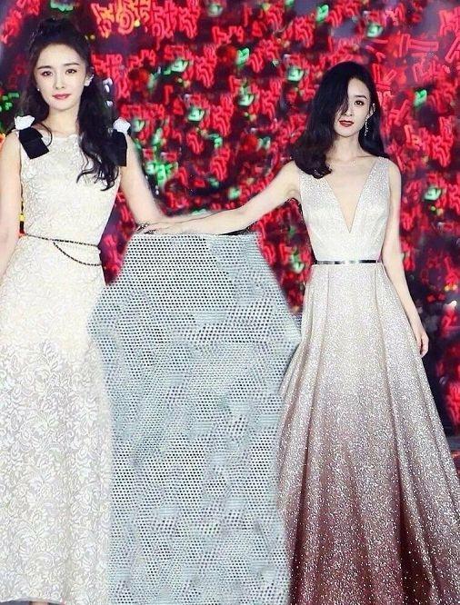 36岁杨幂同框35岁赵丽颖,状态大不同,一个像阿姨一个像甜美姐姐_显得