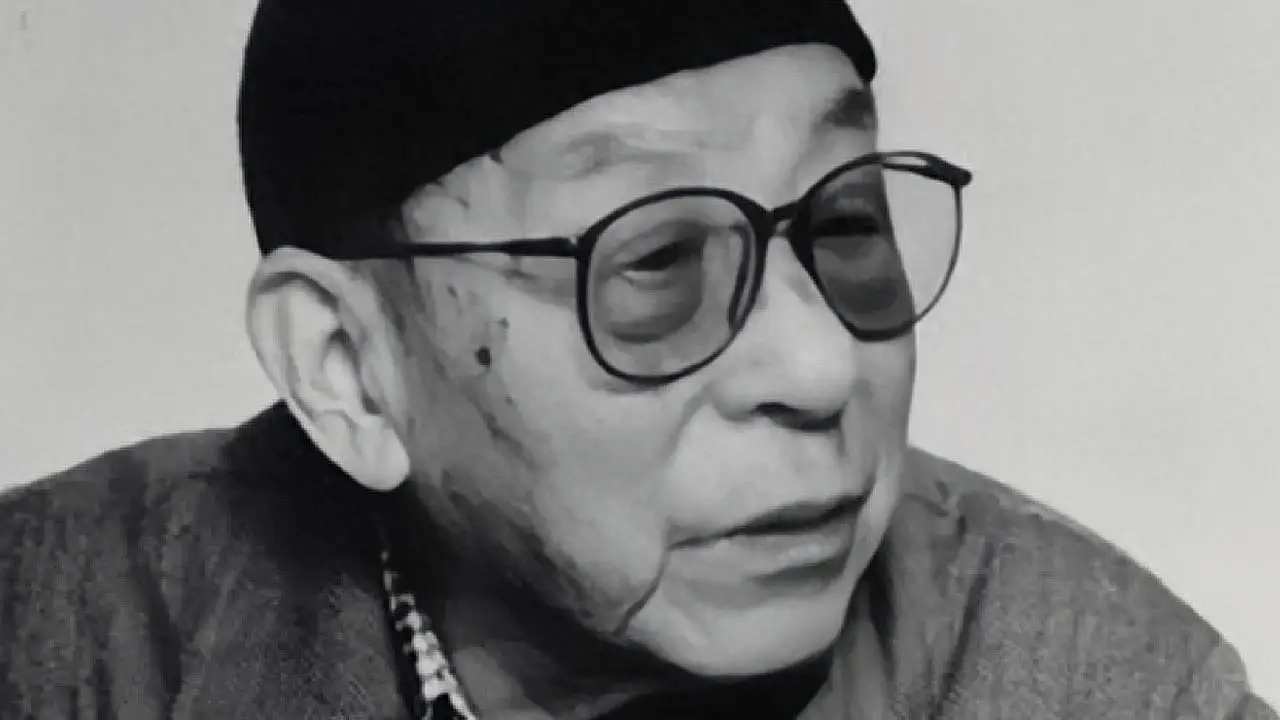 听到张学良被释放的消息,各路媒体立刻蜂拥而上,前来采访张学良.