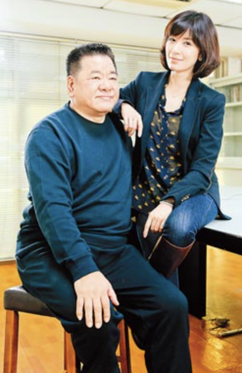 于是有人猜测俩人关系不当,有趣的是高圆圆和吴敦也传过绯闻,这对闺蜜