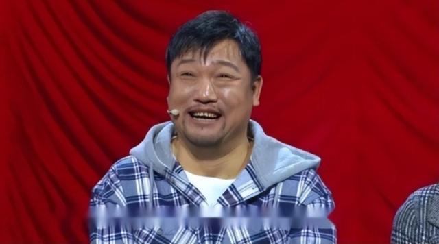 是春晚的常客,被知名喜剧导演徐峥评价为"没有小品痕迹的演员",甚至