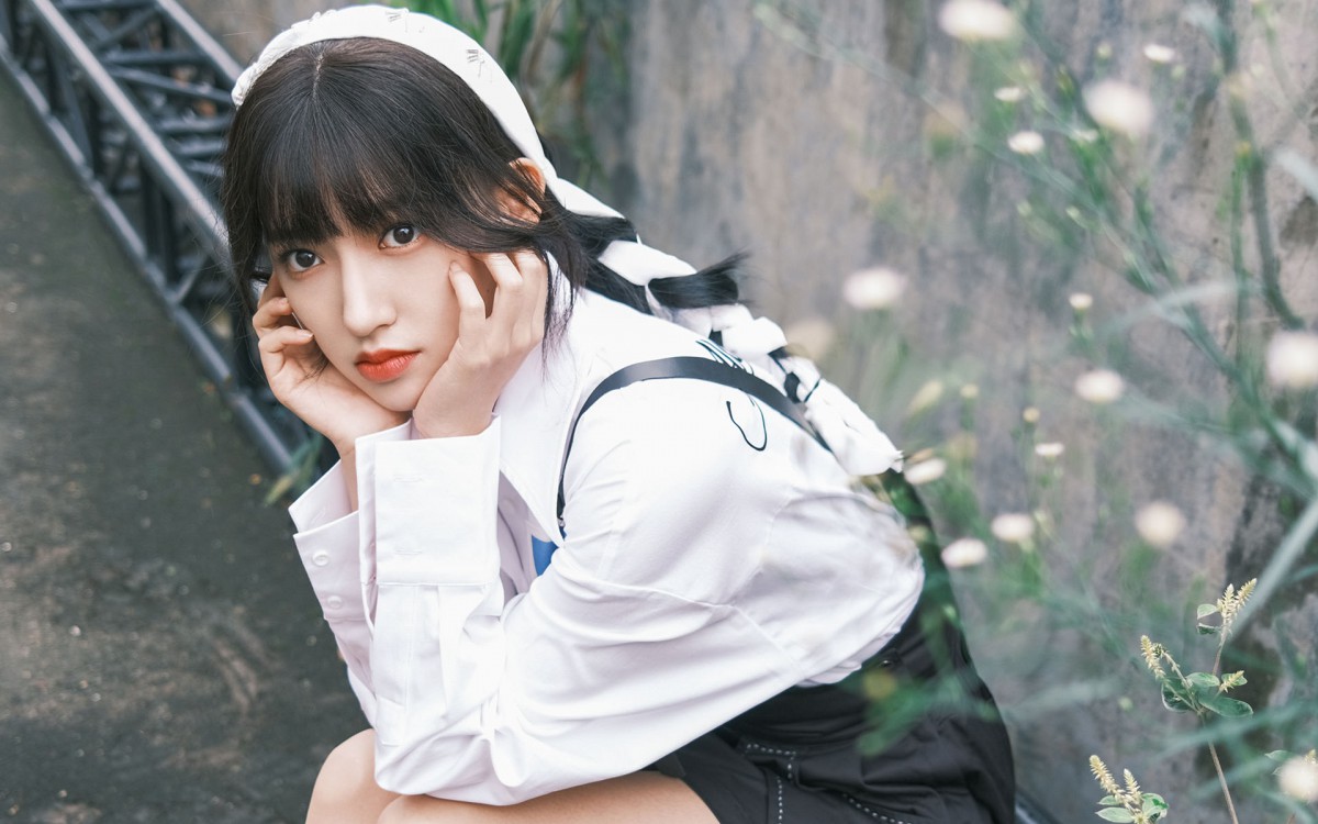 程潇短裙甜美壁纸47