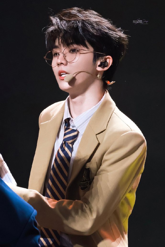 金丝眼镜这块马老师就没有输过#马嘉祺我们的歌##马嘉祺韩剧男主