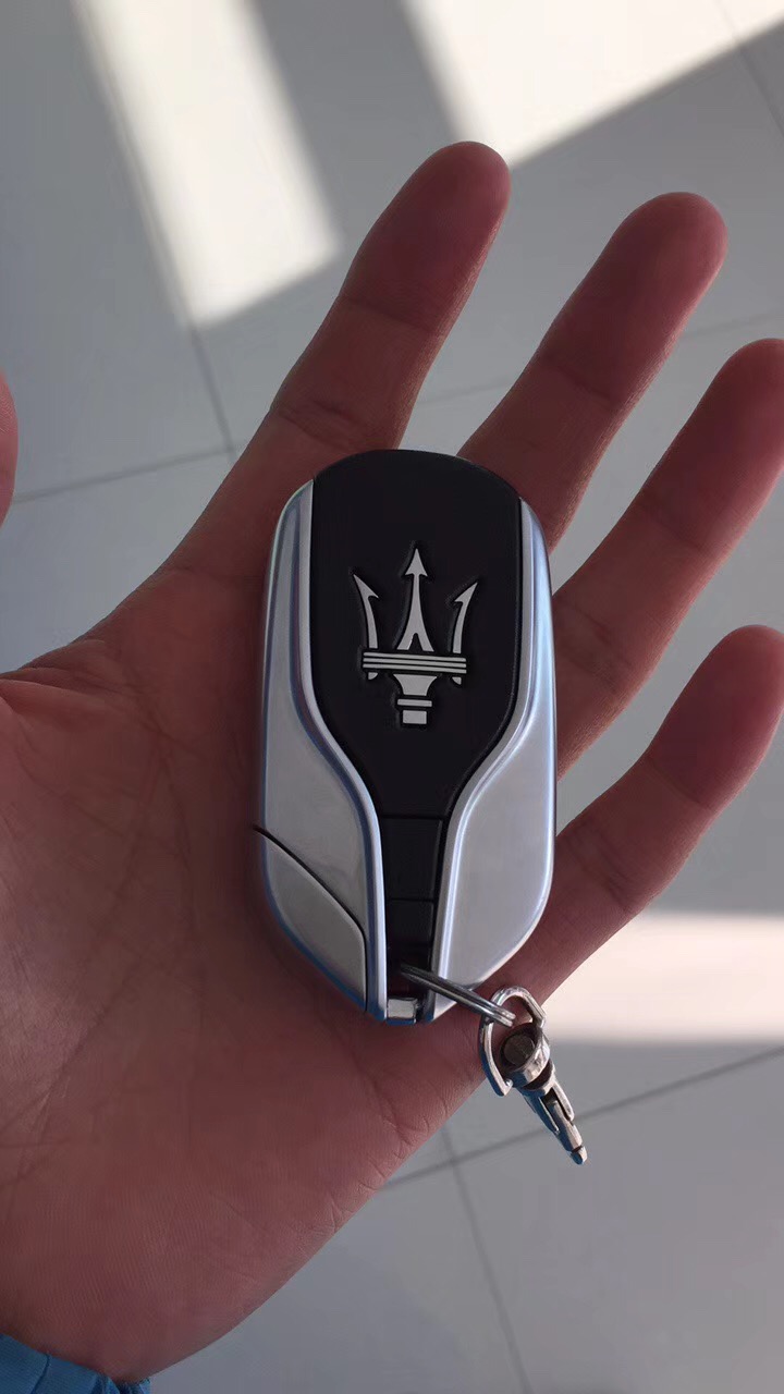 70万入手玛莎拉蒂levante车主说车钥匙跟电瓶车的一模一样