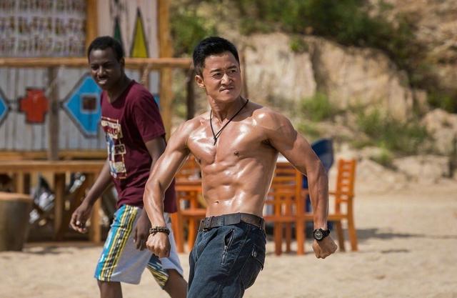 吴京儿子身材真不赖,6岁肌肉线条就秒杀不少成年人,荷尔蒙爆表