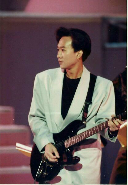 p>黄家驹(1962年6月10日—1993年6月30日),出生于中国香港,祖籍广东