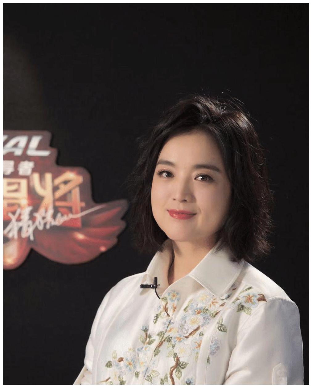 歌手白雪与李健罕见同框45岁的她老态尽显脸上除了皱纹就是肉