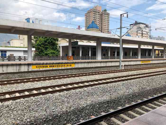 在青色田野间生活有利于保护双目