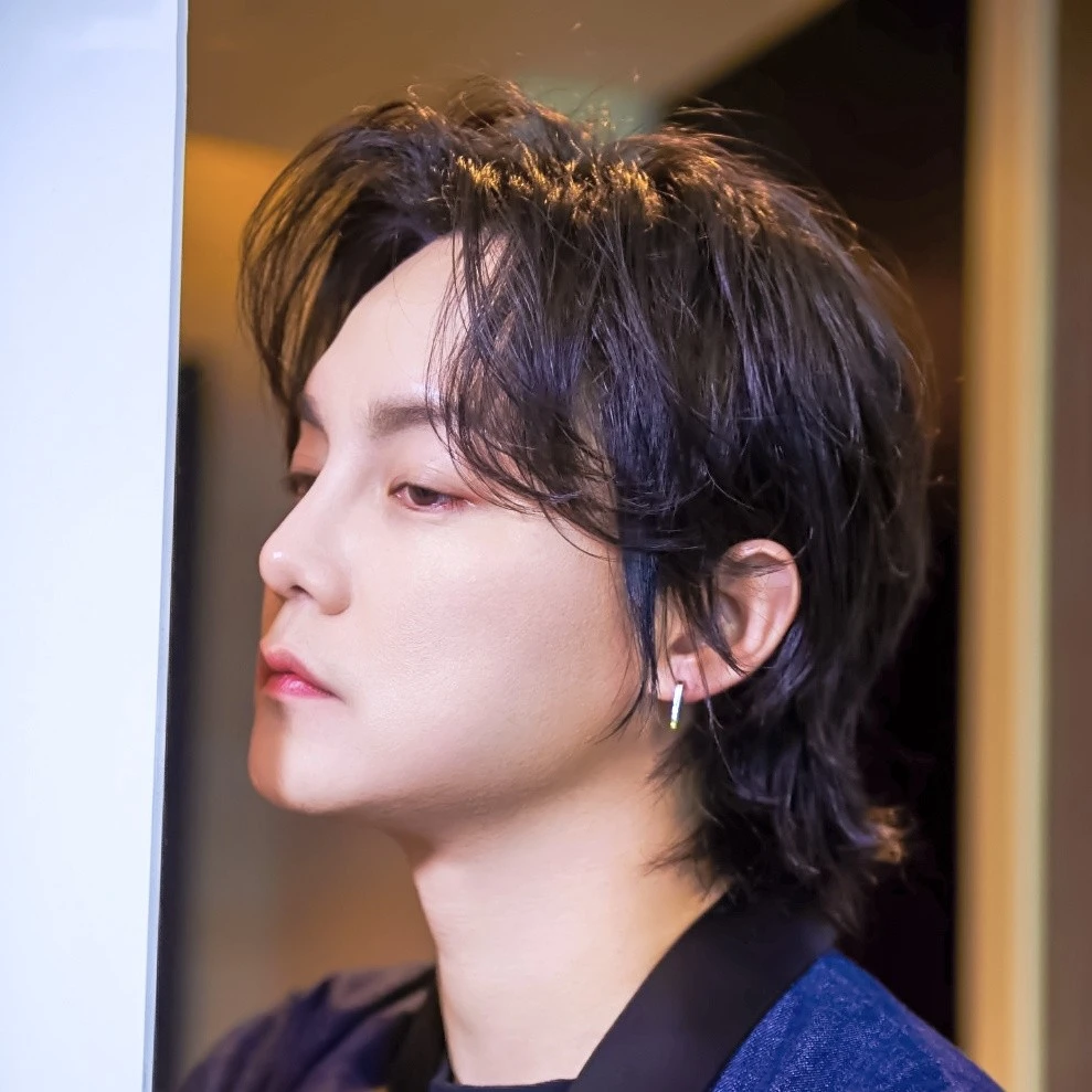 尹正壁纸头像真的超有范