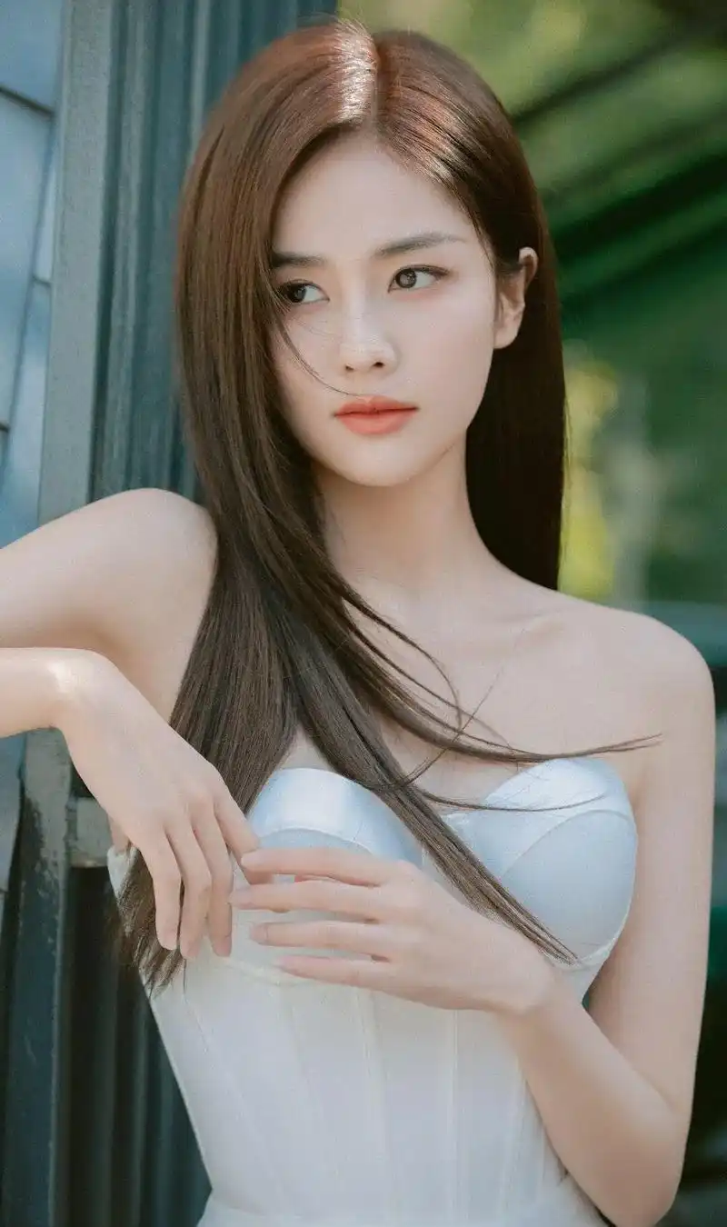 白鹿,1994年9月23日出生于江苏省常州市,中国内地女演员 - 抖音