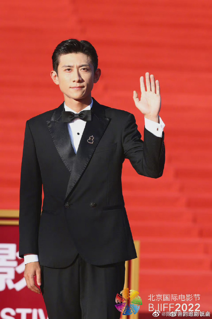 张一山北影节西装造型##剧综汇精彩