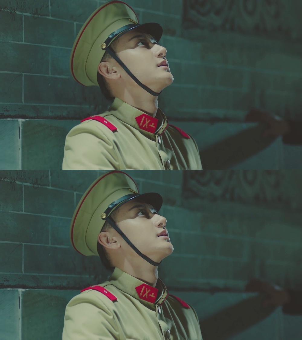 黄子韬是一个适合军装的汉子,背直板正,眉宇间也有军人的硬气,就问