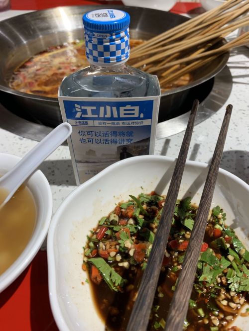 用"老味新生"赢得年轻市场 低度小酒江小白有情怀有格调