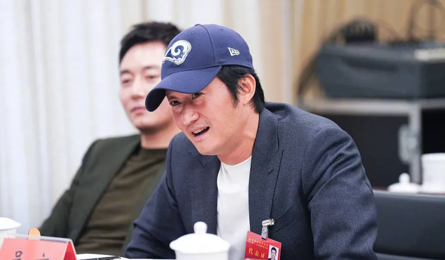 电影圈怎么能没有吴京和陈思诚的地位呢?