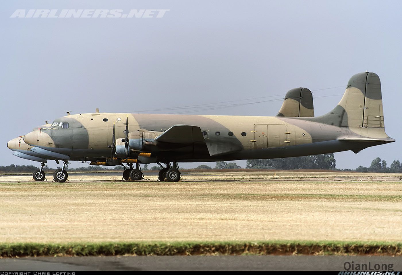 南非空军的c-54运输机 除了运输人员还承担电子战任务