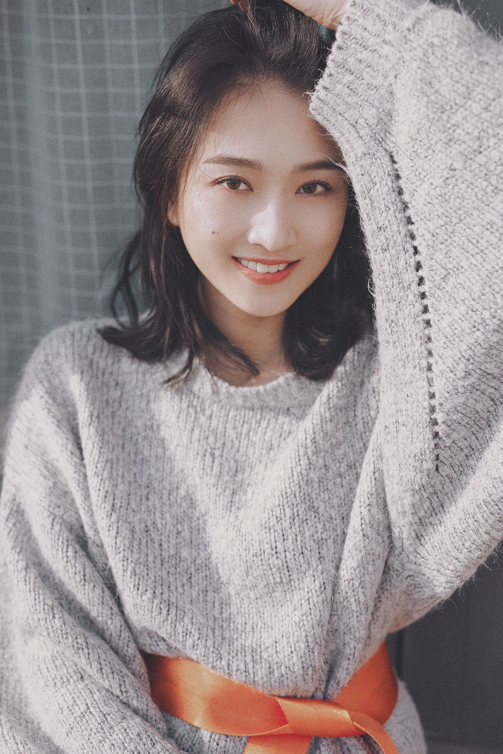 王艺霏温暖系写真曝光  笑容温柔展现迷人魅力