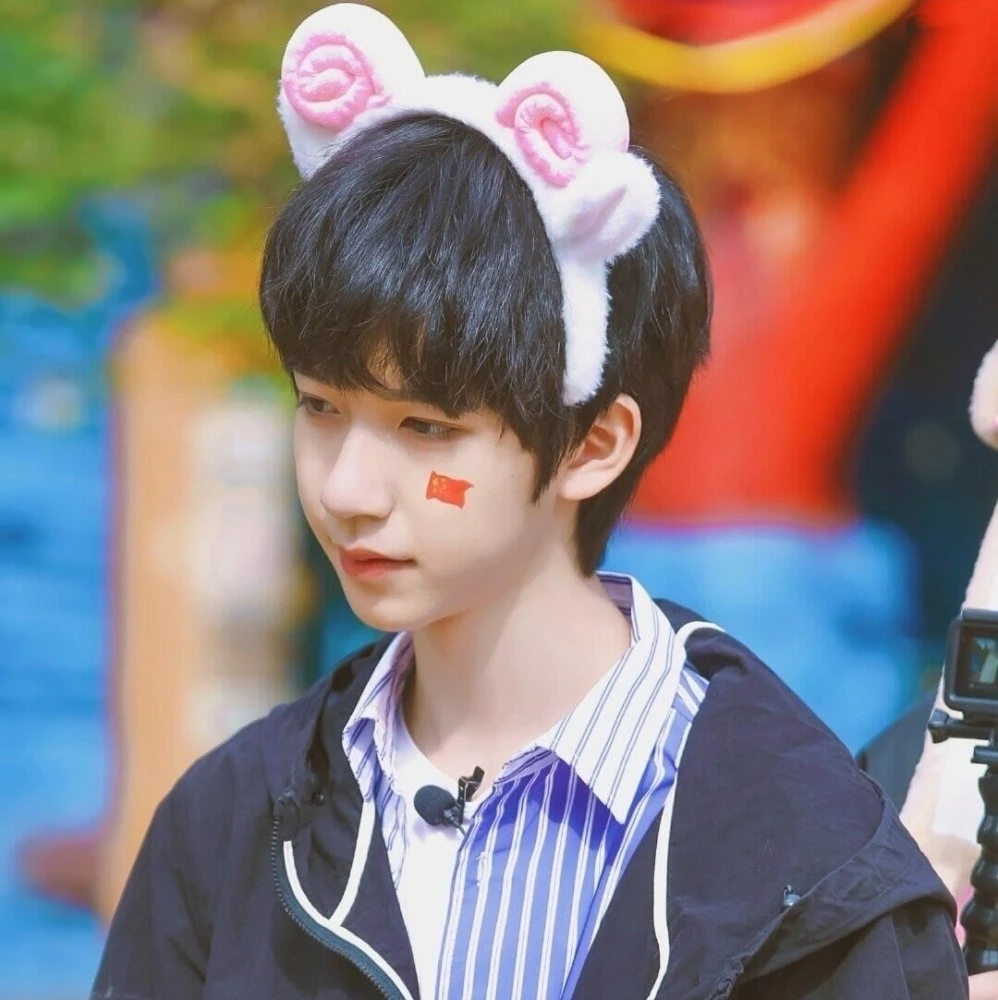 第38期贺峻霖高清头像分享