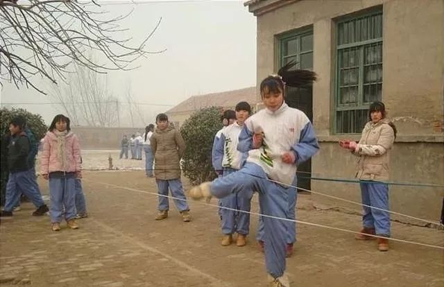 90后的童年回忆起来等待游戏的童年"等待着下课等待着放学还在拼命