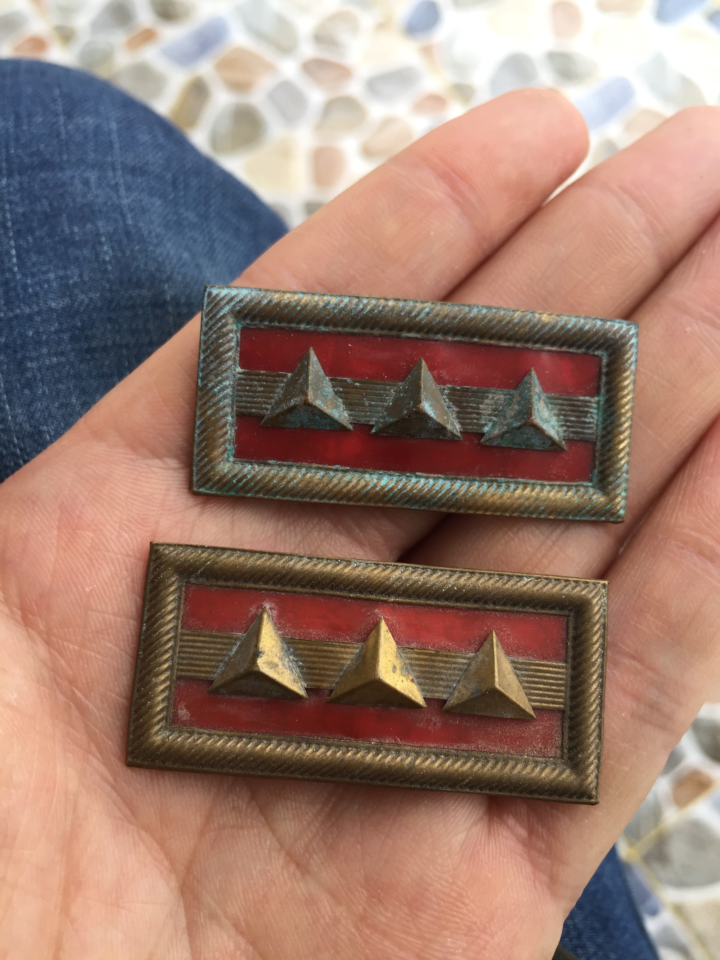 【抗战国军铜领章一对】