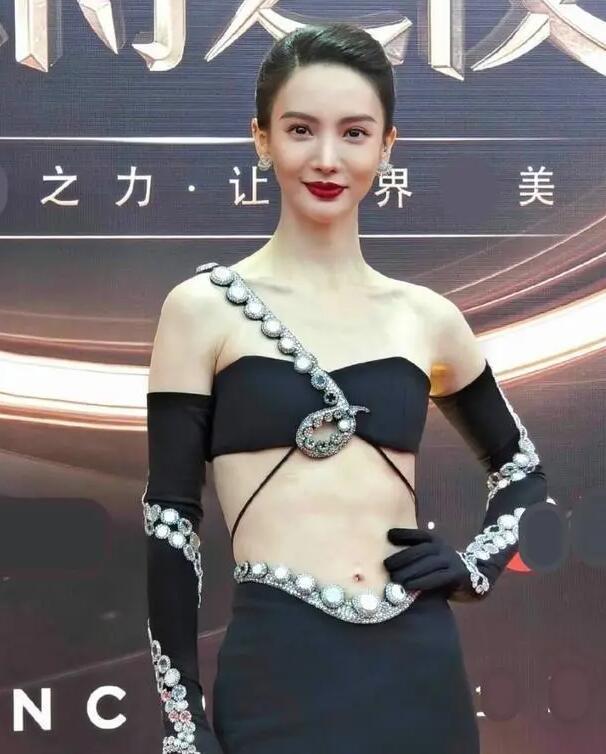 金晨作为一位年轻的演员,常常受到关注.