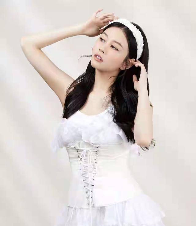 邱淑贞小女儿沈晨近照长相甜美可爱素颜难掩气质