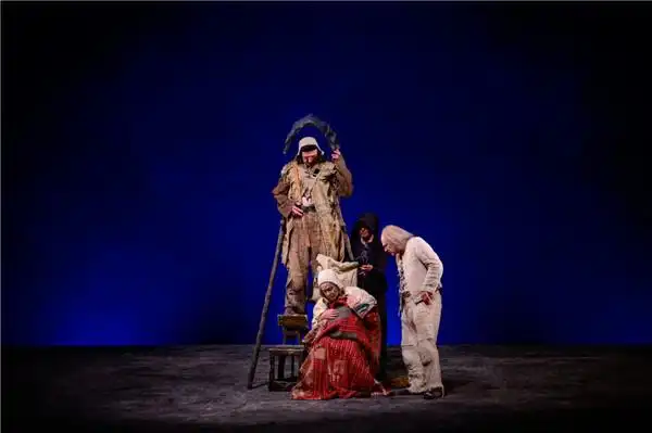 生与死,哭和笑,在《安魂曲》里体验戏梦人生