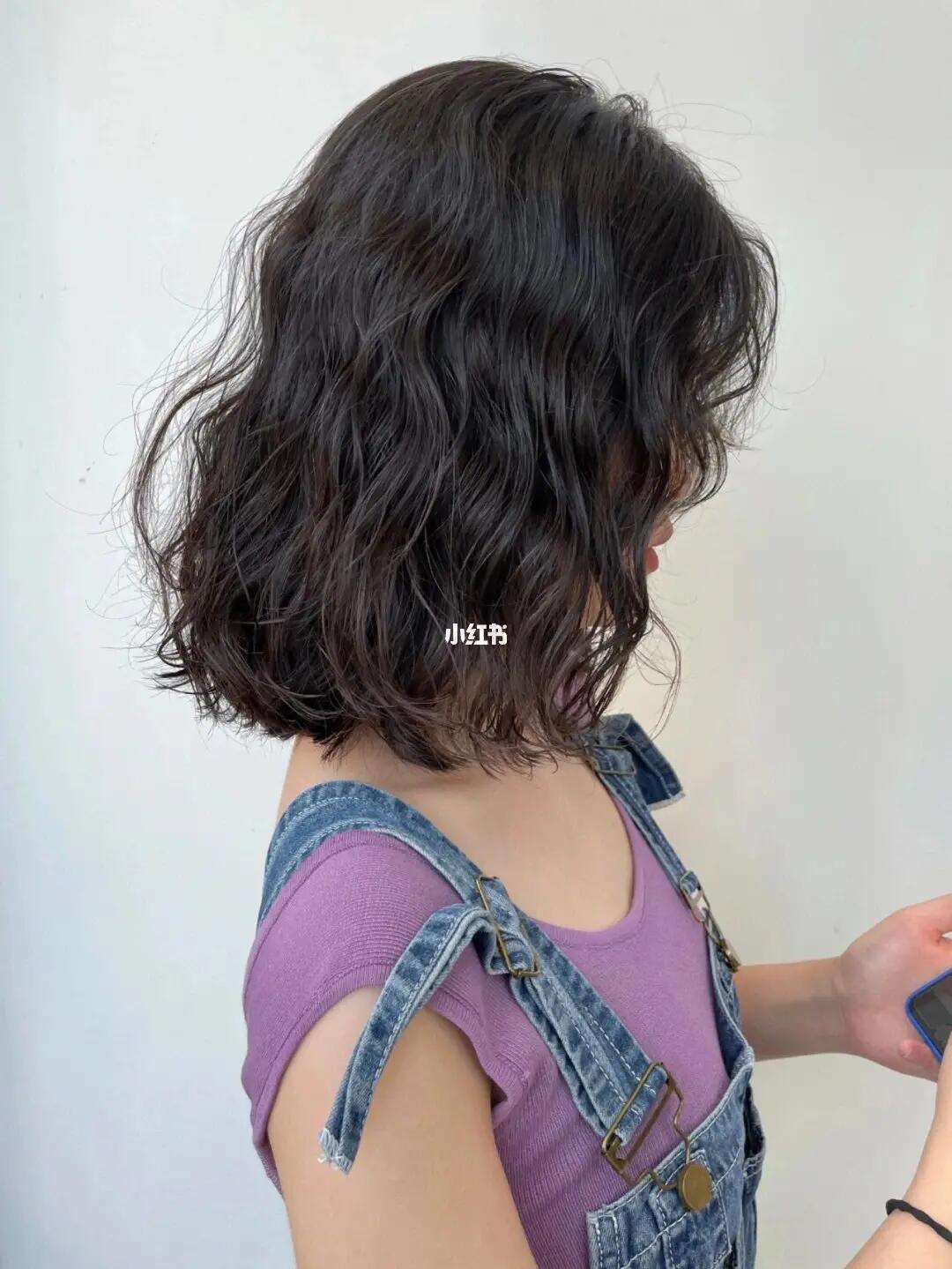 齐肩纹理蛋卷烫发