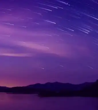 星空浪漫流星雨垂直视频素材