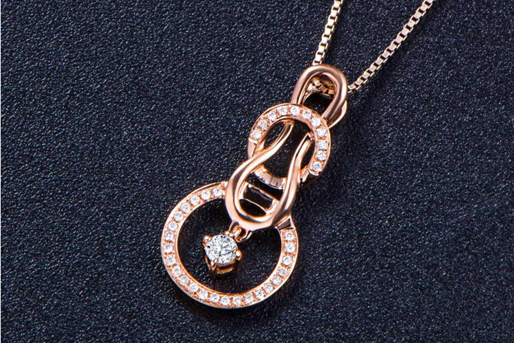 主钻分数:10分以下 副钻分数:10分以下 款式:吊坠 形状:圆形 钻石净度