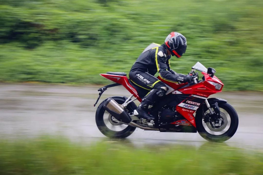 25800元,配日清卡钳宗申发动机铝合金摇臂的跑车 - 诺马刀锋400跑车