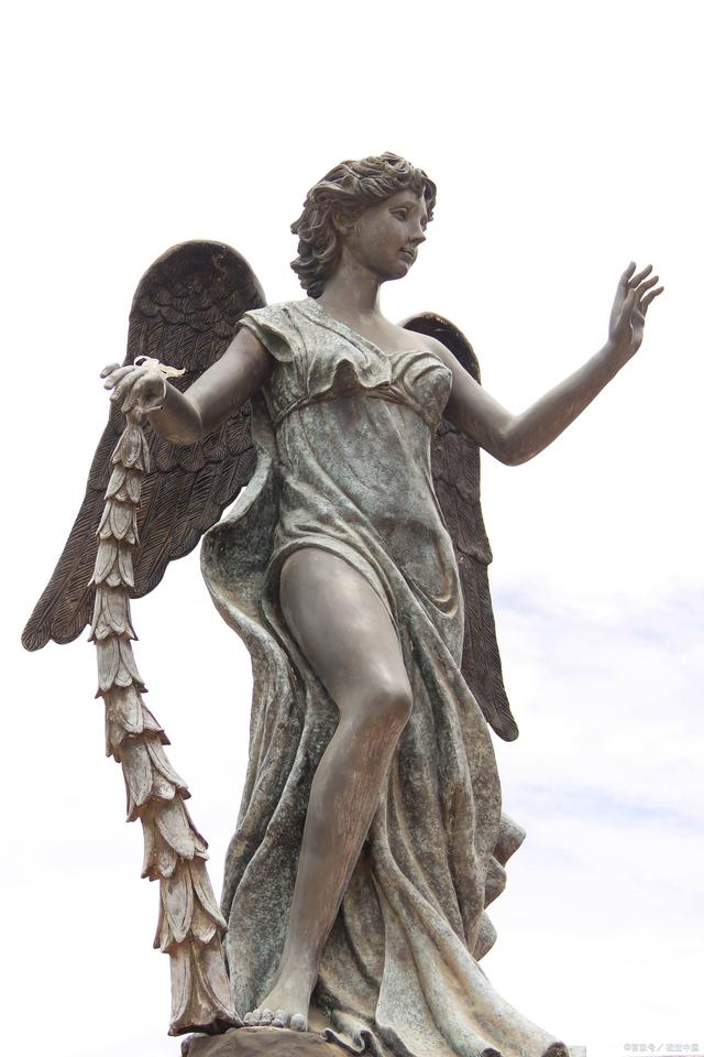 古希腊有奥林匹斯十二主之神之阿尔忒弥斯——狩猎女神,月亮女神