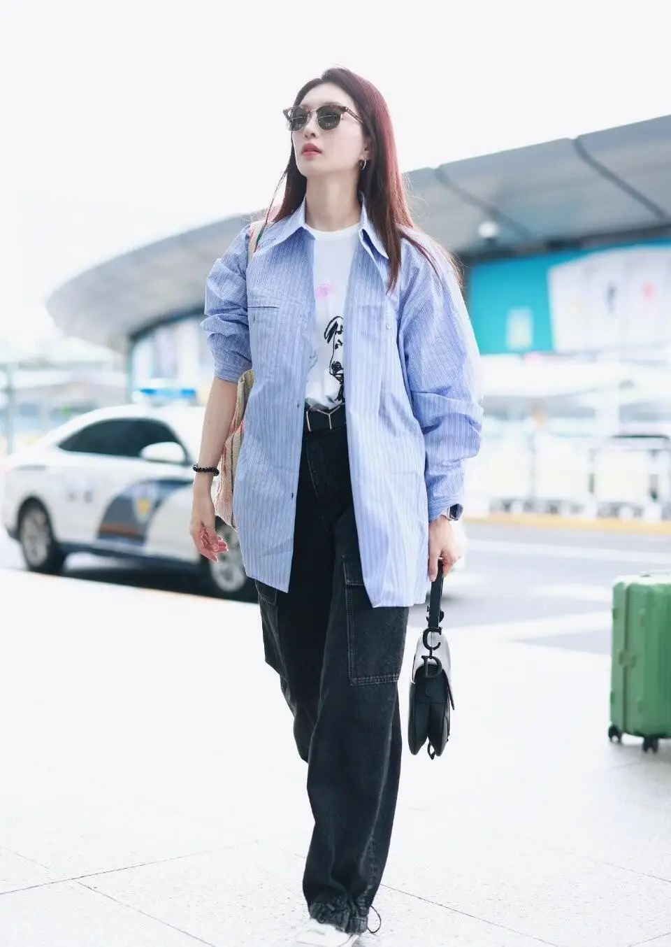 168的"江疏影"带火了极简穿搭:牛仔衬衫 牛仔裤,高级且洋气_时尚_魅力