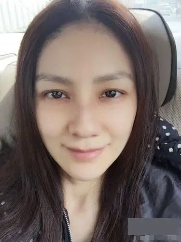 胡可晒与老公素颜照比美 网友:好有夫妻相_滚动新闻_威海大众网