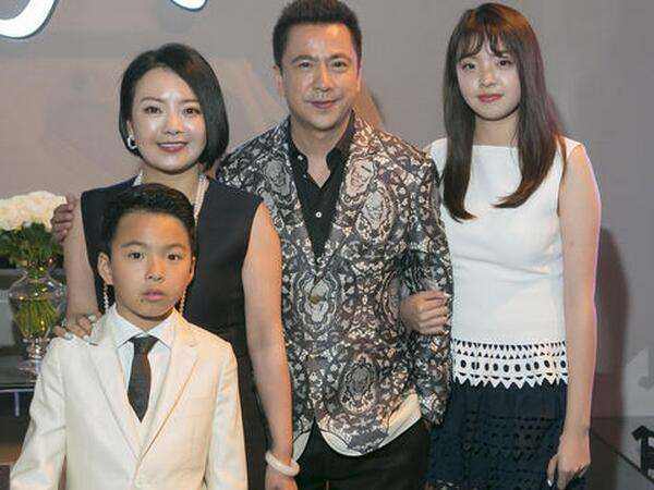 王中磊女儿王文也年仅20岁成导演首部戏男演员是赵又廷