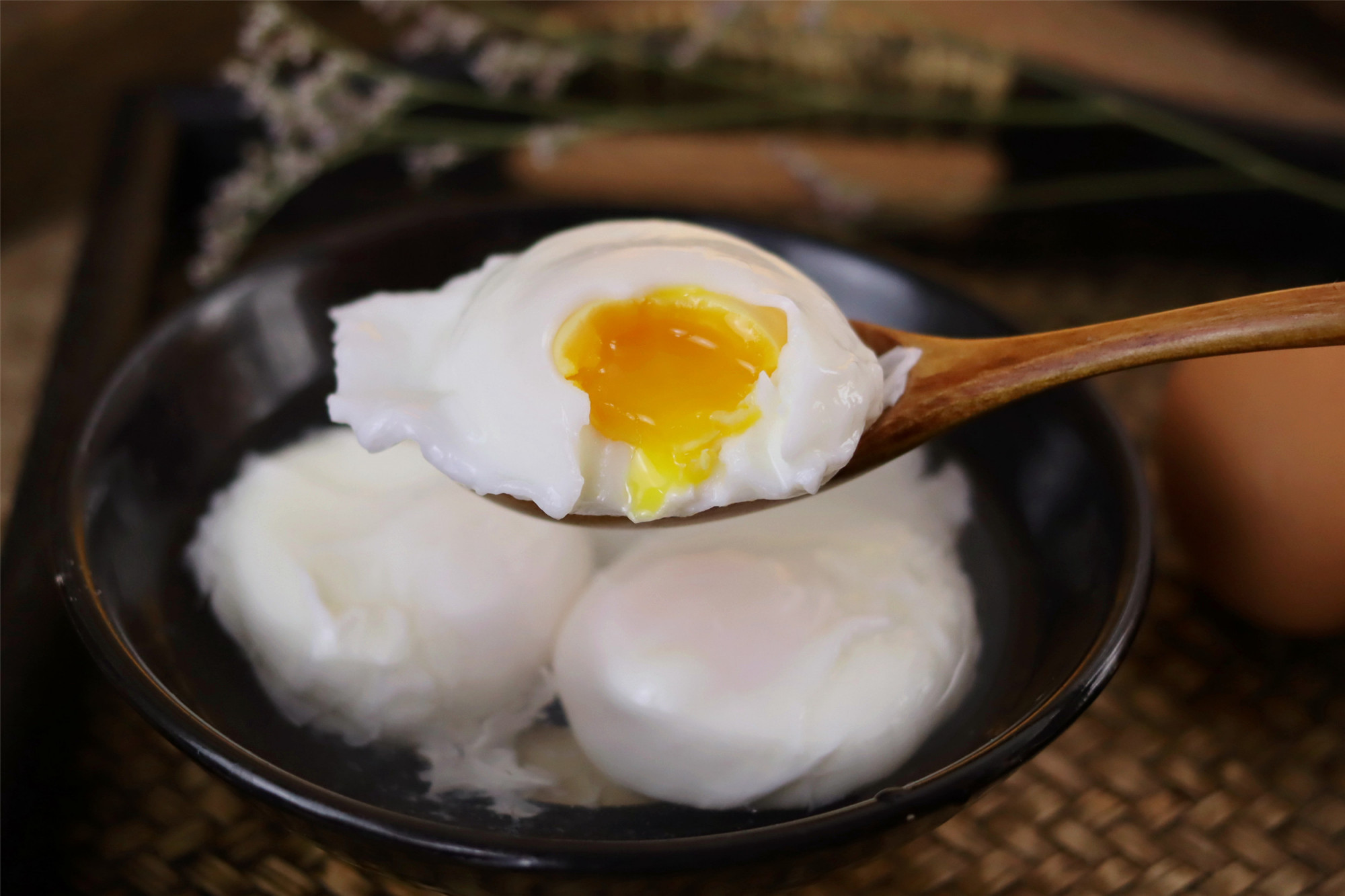 原创煮荷包蛋切记不要直接下锅煮教你正确做法个个圆润不开花