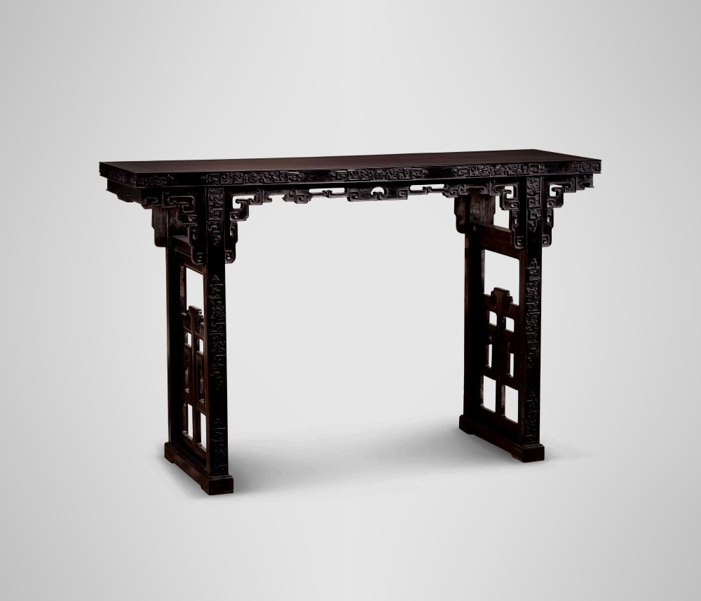 清代家具装饰华丽,制作手法汇集了雕刻,镶嵌,髹漆,彩绘,堆漆,剔犀等多