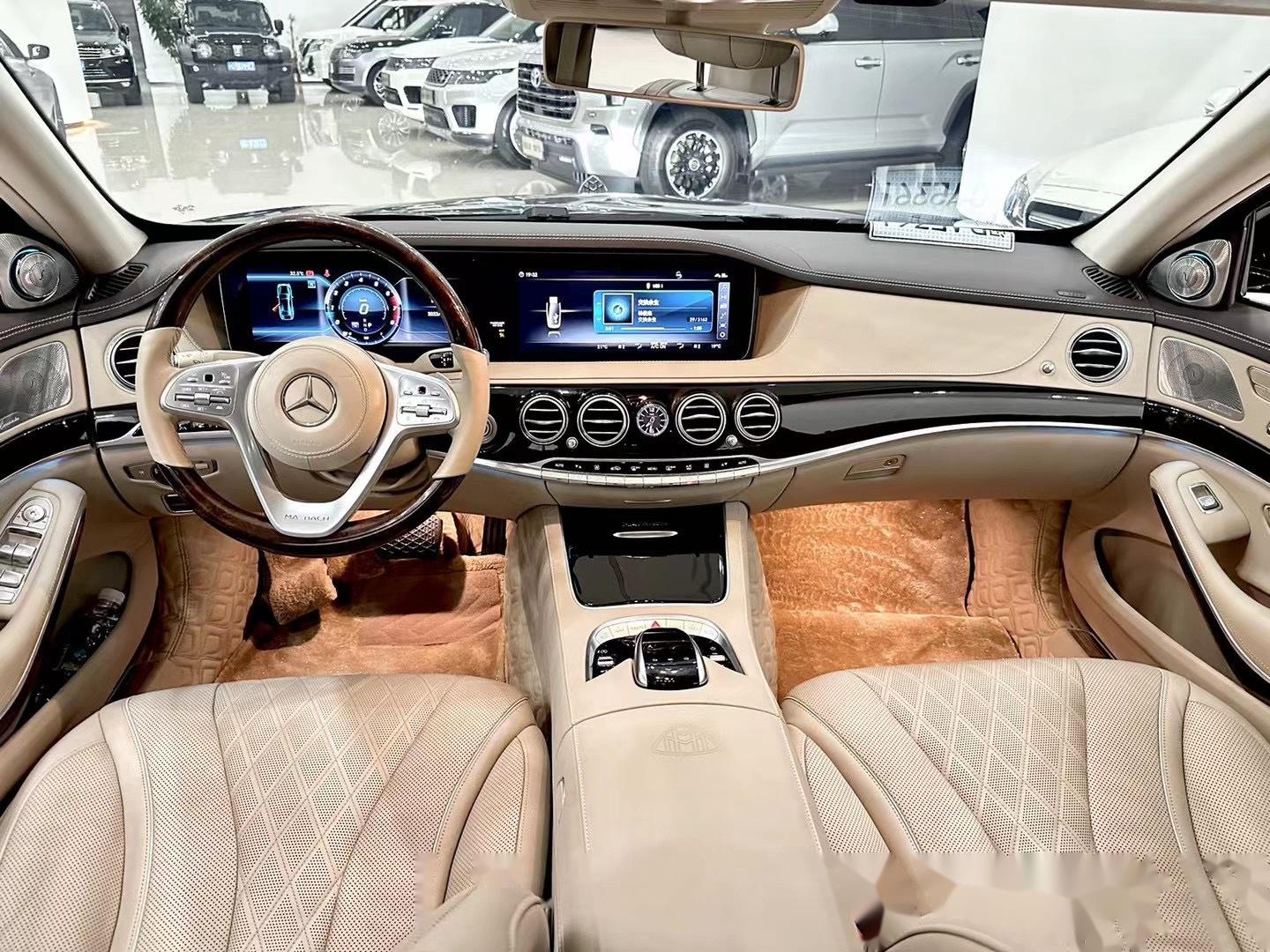 新到这台18年奔驰迈巴赫s560 稀有象牙白内饰 6万公里 车况极品 高级