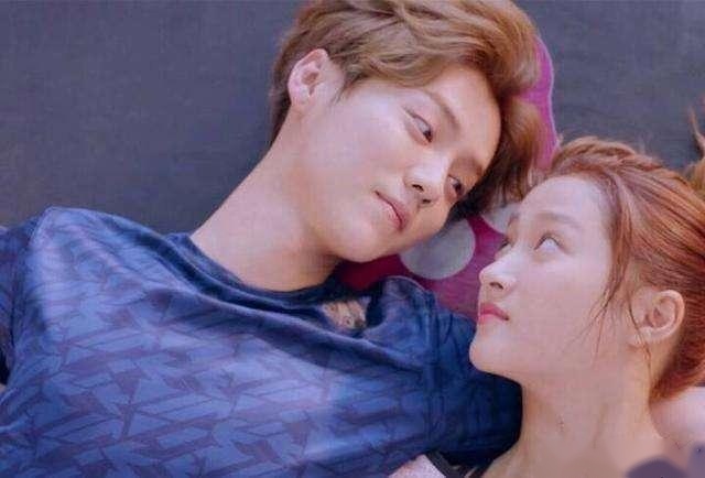 《奔跑吧》关晓彤婚纱造型清新可爱,鹿晗的小媳妇确实很美