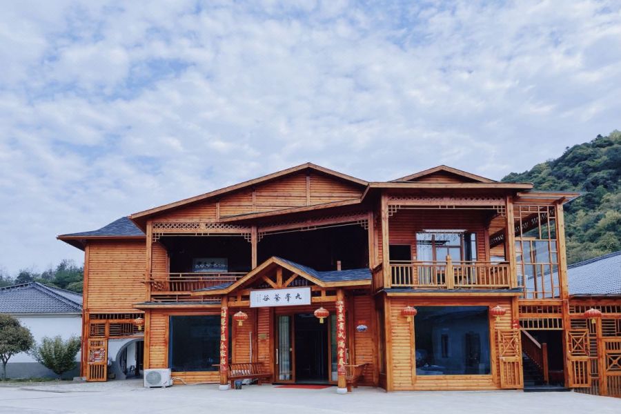 宣城皖南川藏线旅途中的森系木屋民宿满满的静谧感