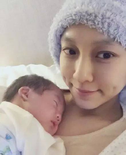 谢娜诞下双胞胎小公主,这一次我重新理解"女子本若为母则刚"