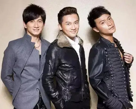 小虎队成员:吴奇隆五段感情,苏有朋单身,陈志朋与经纪人解约_蔡少芬