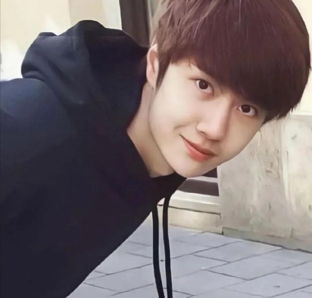 十七岁出道的王一博.