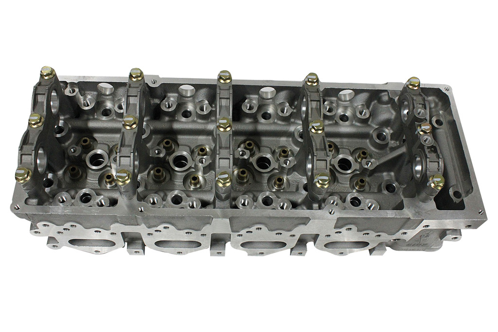 汽车发动机缸盖 汽缸盖 mitsubishi canter 3.