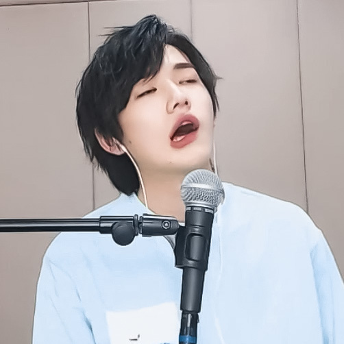 宋亚轩帅气的颜值贡献了不少憨憨表情包@时代少年团-宋亚轩_高清图集