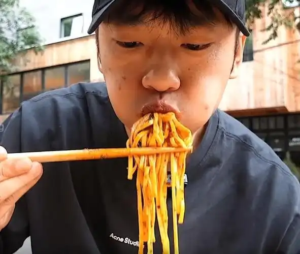 特别乌拉拉是谁1260w粉丝乌啦啦翻车